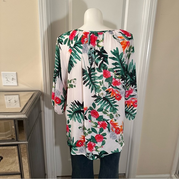 Premise Studio 3/4 sleeve top. Size 1X top. Plus size top. Tropical print blouse - Picture 4 of 9